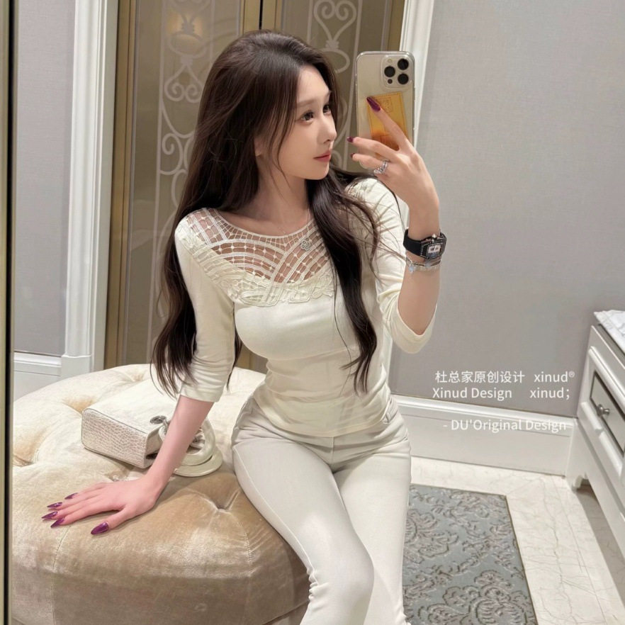 秋季绣花短款显瘦T恤女
