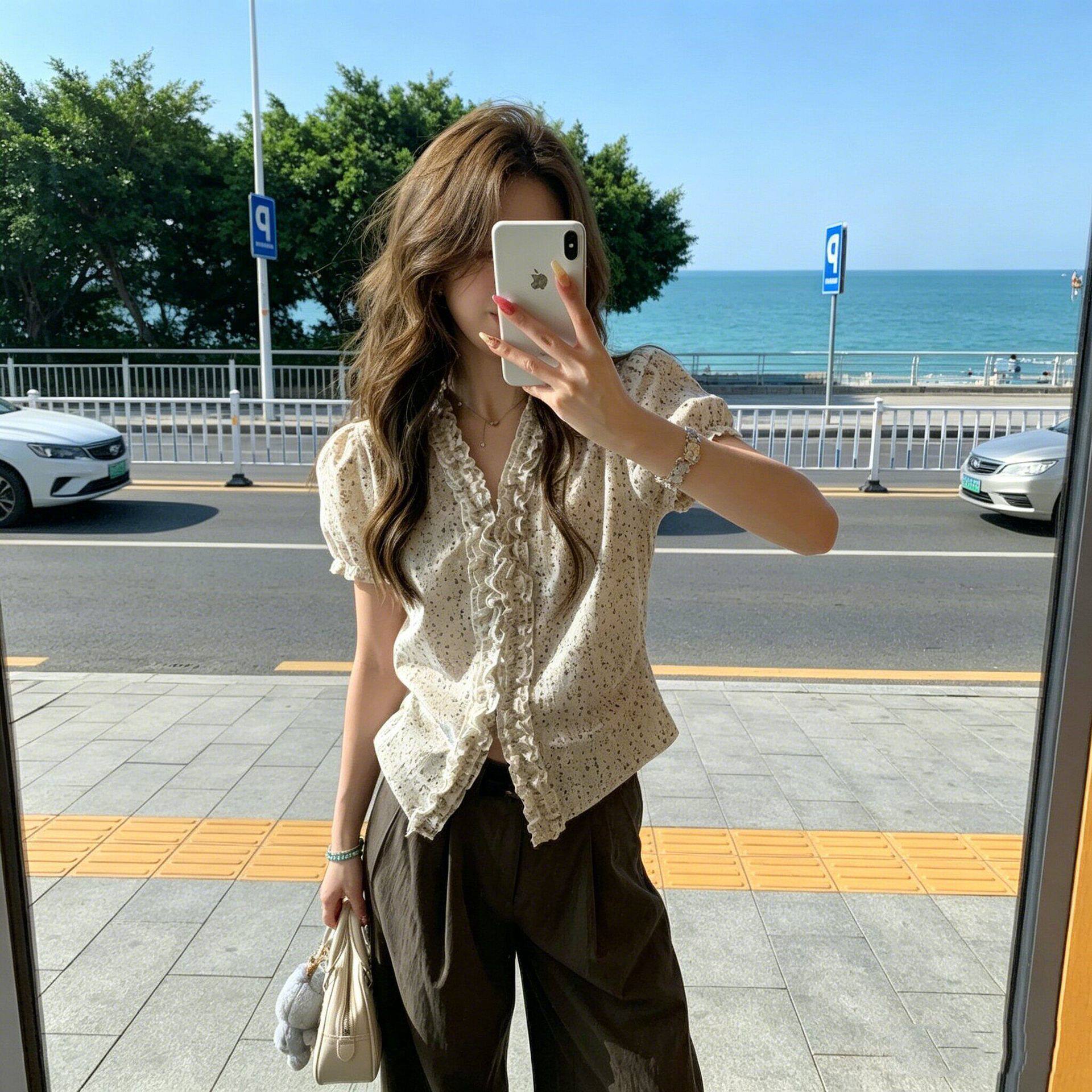 夏季甜辣碎花V领泡泡袖显瘦衬衫