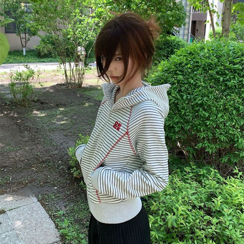 春秋甜辣风连帽拉链显瘦卫衣女