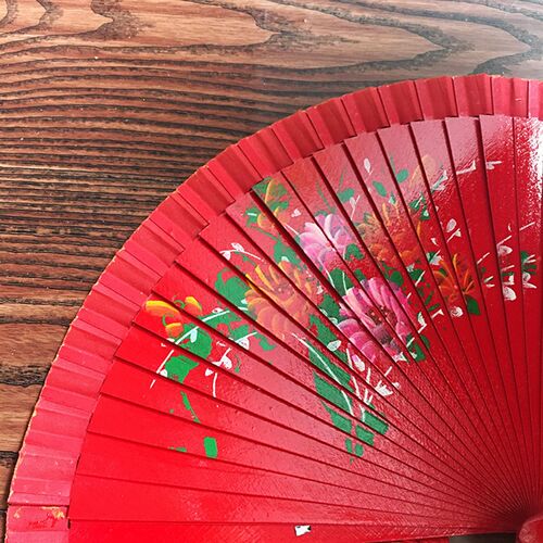 易开合双面纯红镂空西班牙模特走秀古典折扇子跳舞木扇夏季女士