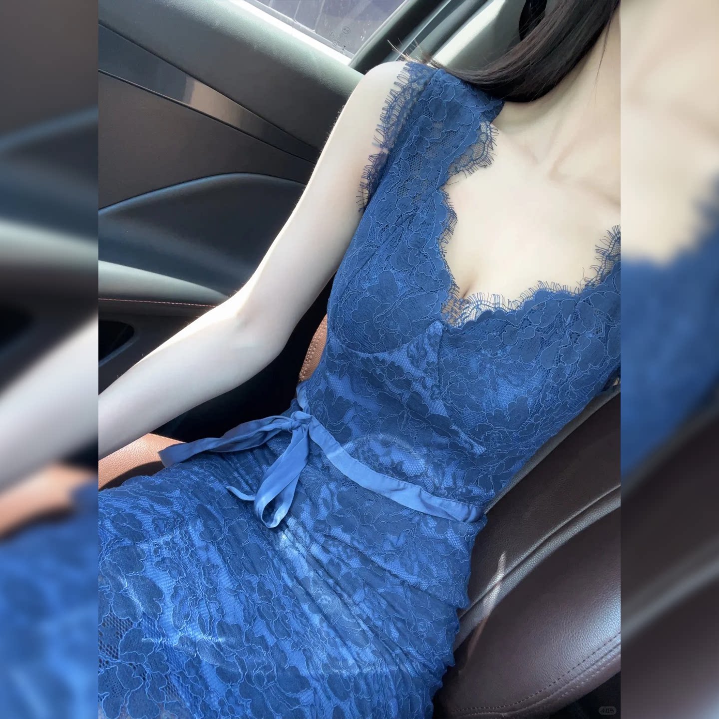 2026今年流行高级感V领蕾丝连衣裙女夏蓝色无袖修身显瘦包臀长裙