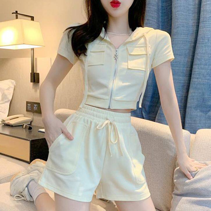 小个子休闲运动套装女夏新款网红炸街减龄短款连帽上衣短裤两件套