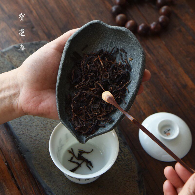 手工雕刻天然青石荷叶茶则 匠人手雕石器点心盘 复古赏茶荷拨茶勺