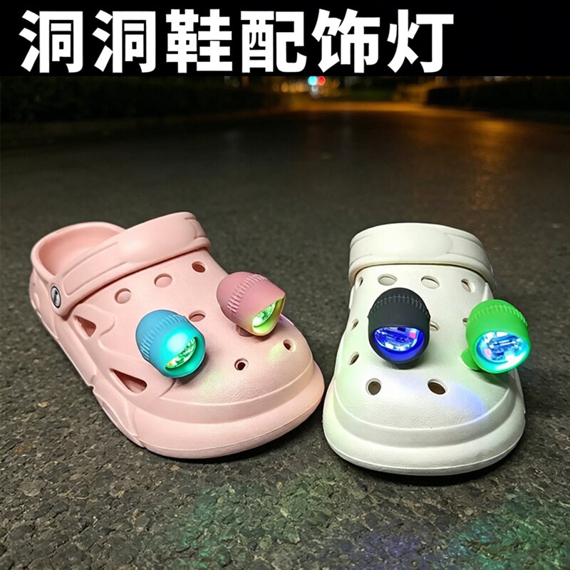 洞洞鞋灯配饰灯夜行大灯震动鞋花LED三色防水儿童DIY配件轻便鞋灯