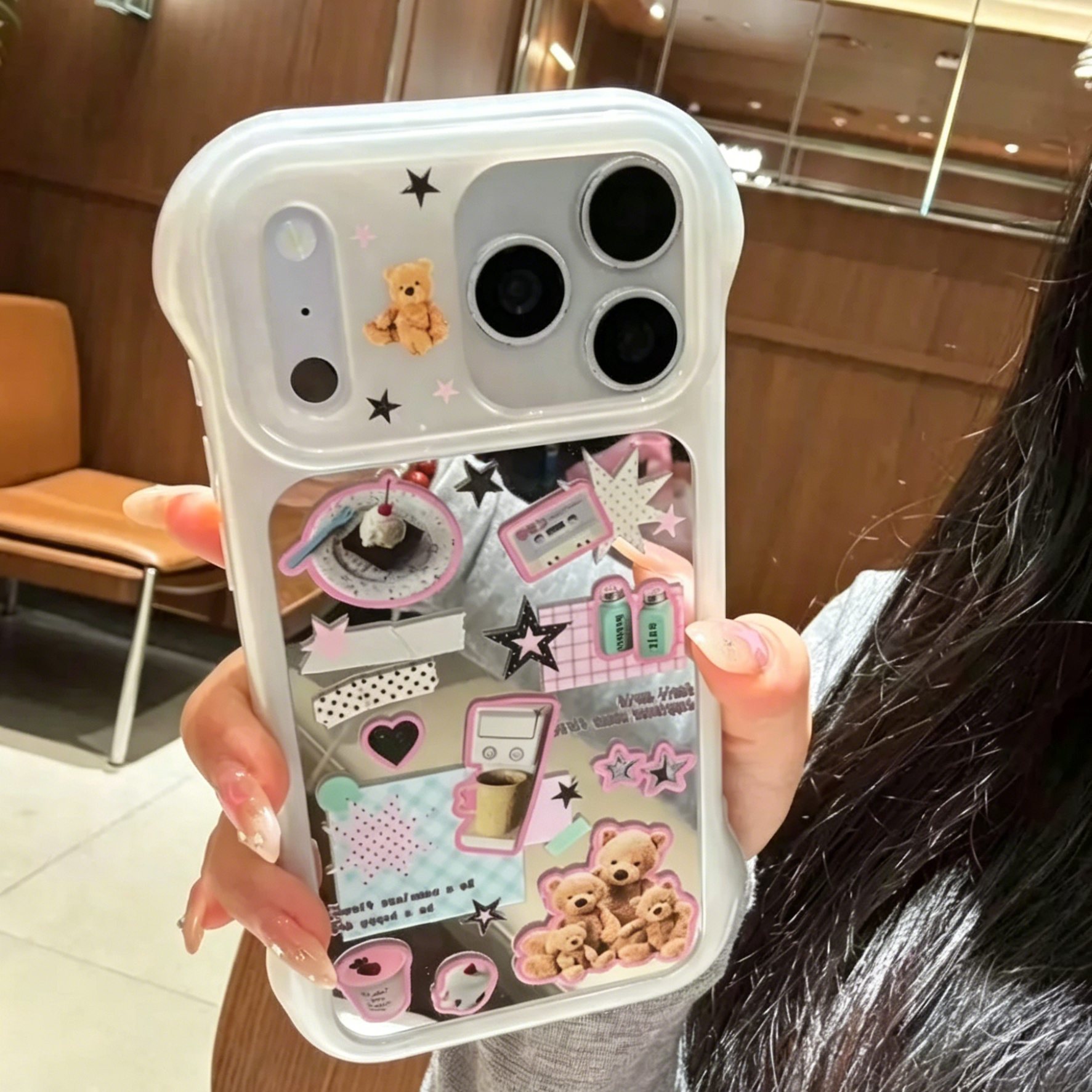 可爱甜品小熊贴纸适用iPhone17ProMax手机壳奶冻镜面苹果16/15Pro四角防摔华为Pura80女款Mate80ProMax保护套