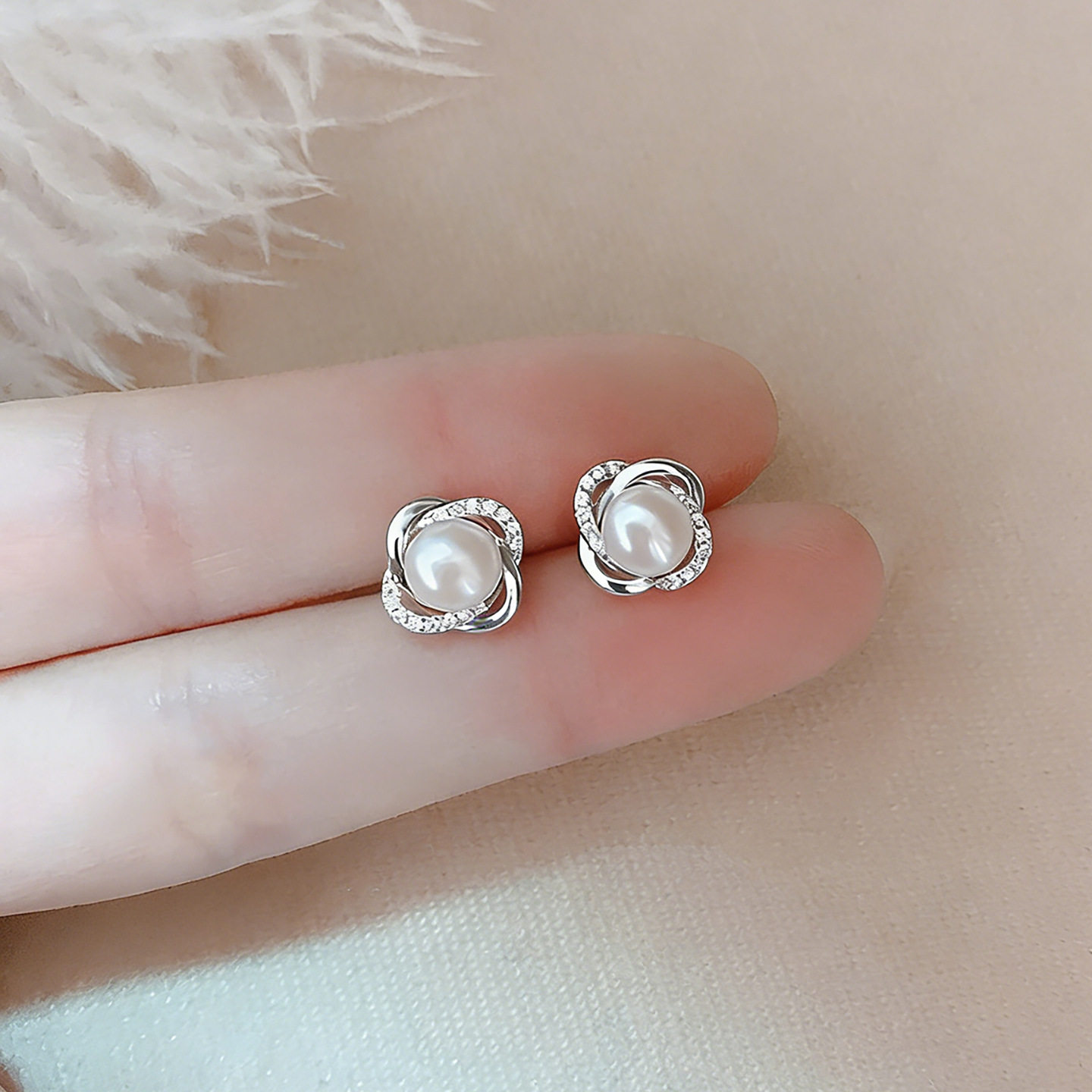 S999纯银仿珍珠耳钉女款轻奢小众设计感锆石耳环百搭时尚耳饰