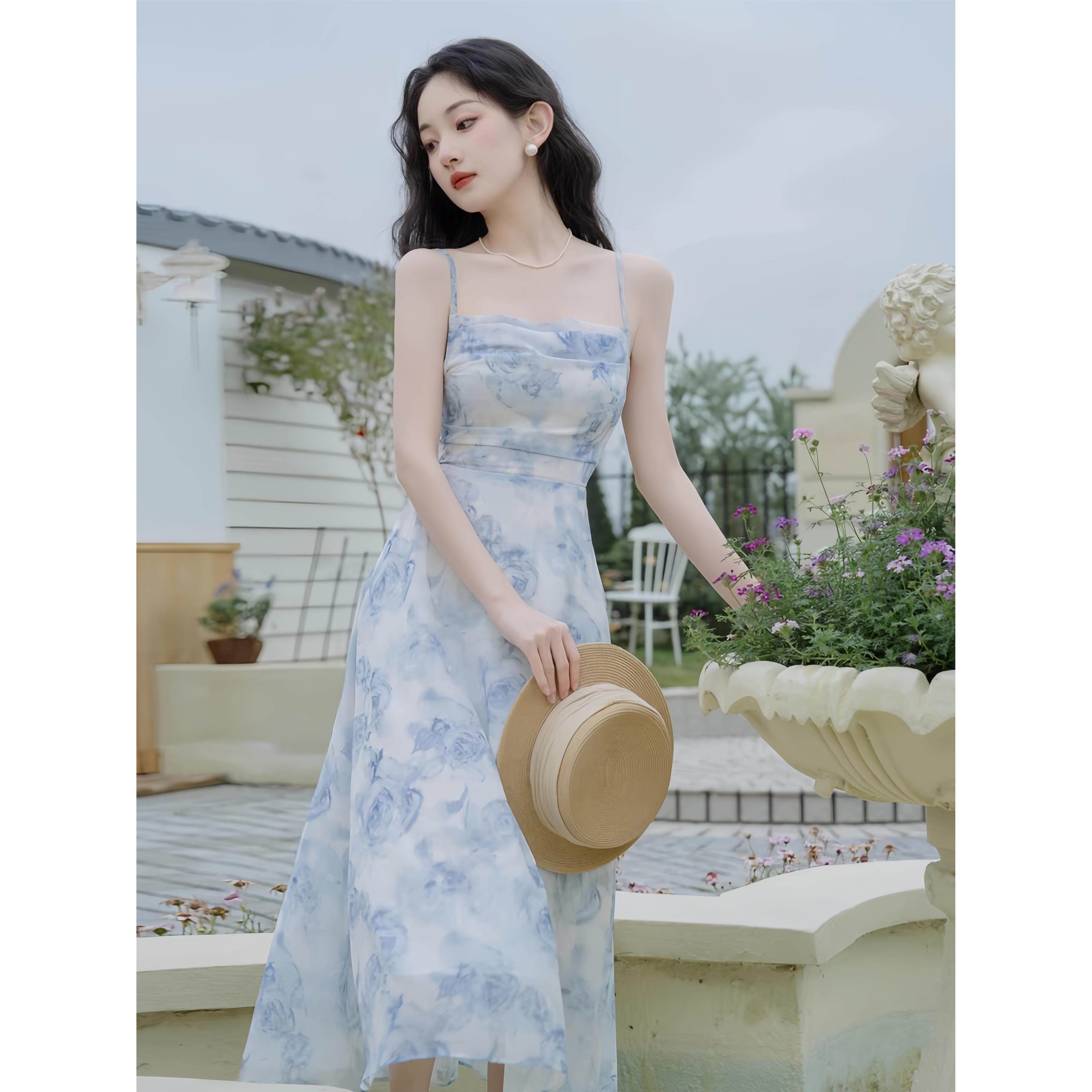 夏季2026新款法式蓝色吊带洋装女小个子海边度假沙滩长裙子套装