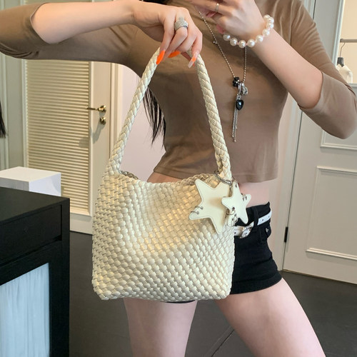 不辣Bula炫彩珠光星星编织女包