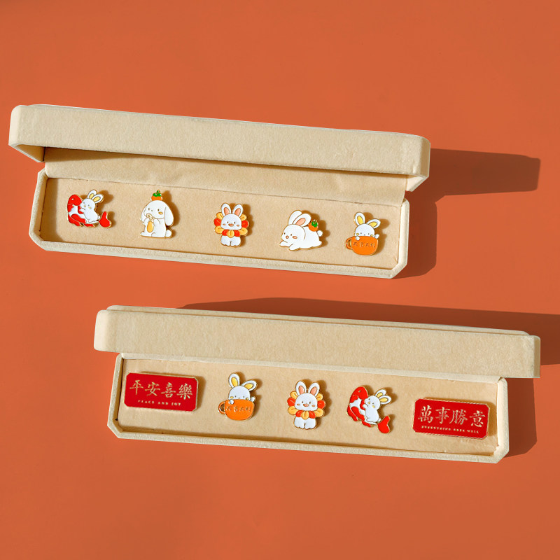 毕业礼物送女生闺蜜生日同学朋友18岁兔子胸针学生伴手礼圣诞新年