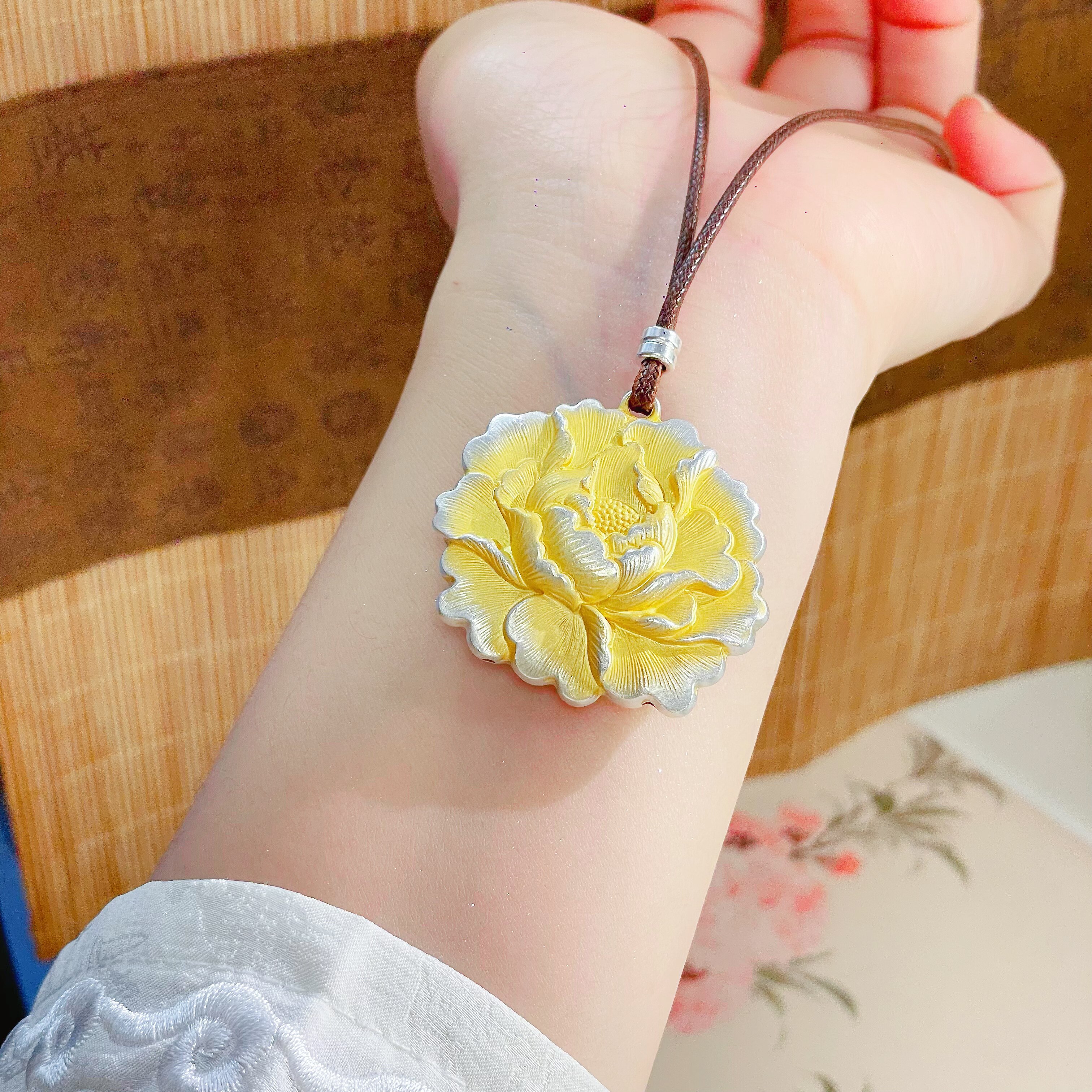 梵际描金牡丹花项链毛衣链挂坠