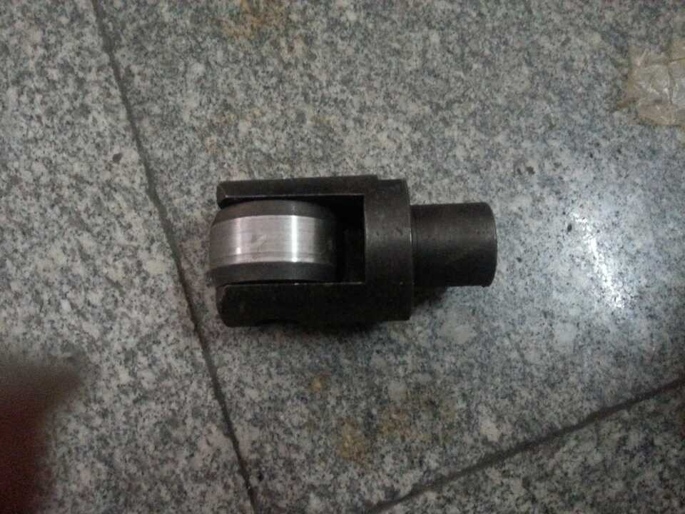 沈阳普车CW61100 CW61125中心架滚轮中心架轴承一体 一套三件