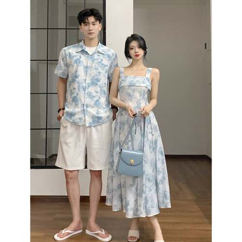 2026新款夏季情侣装女玫瑰沙滩裙修身气质连衣裙男花衬衫高品质