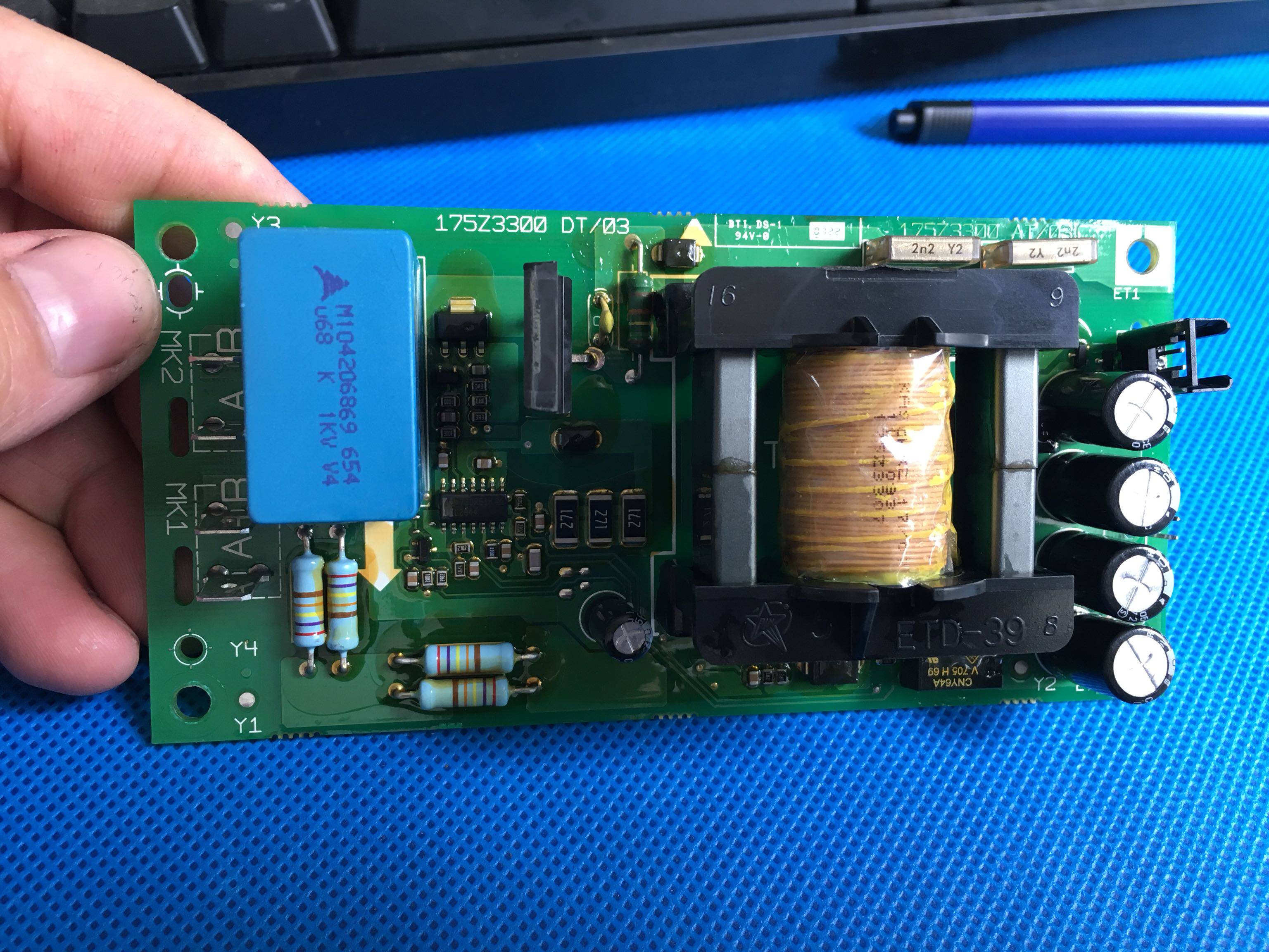 175Z3300 DT/03丹佛斯变频器VLT5000-6-7000系列风机风扇电源板