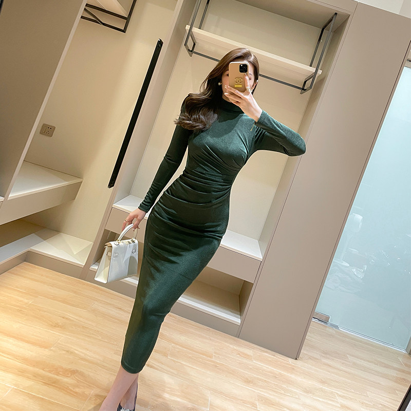 配大衣打底连衣裙女秋冬新款法式性感女人味高领修身显瘦内搭长裙