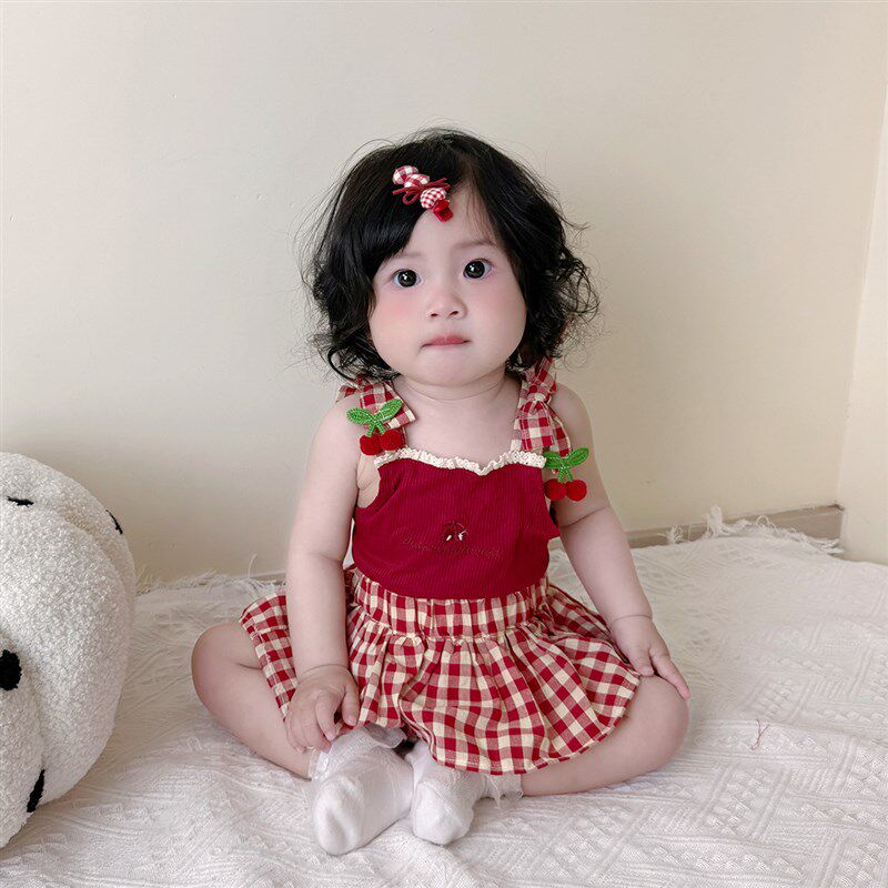 夏日婴儿衣服宝宝周岁礼服吊带草莓上衣花边包臀裤套装外出两件套