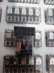 CAT 700-HK32AI SER A120V AC   AIIen-Bradiey继电器