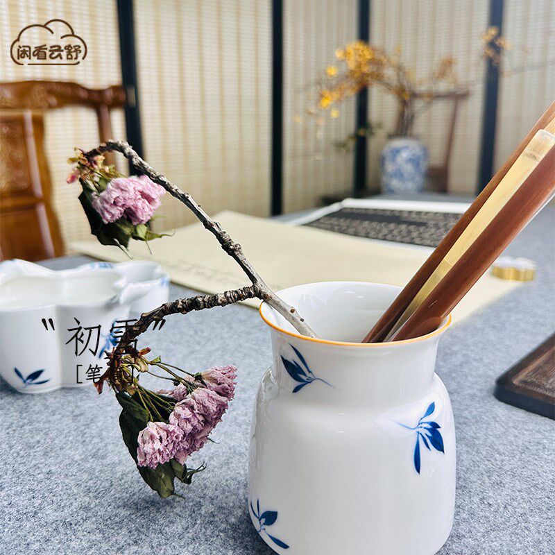 闲看云舒【初雪】手绘蝴蝶兰陶瓷笔筒文房桌面国画书法毛笔收纳桶