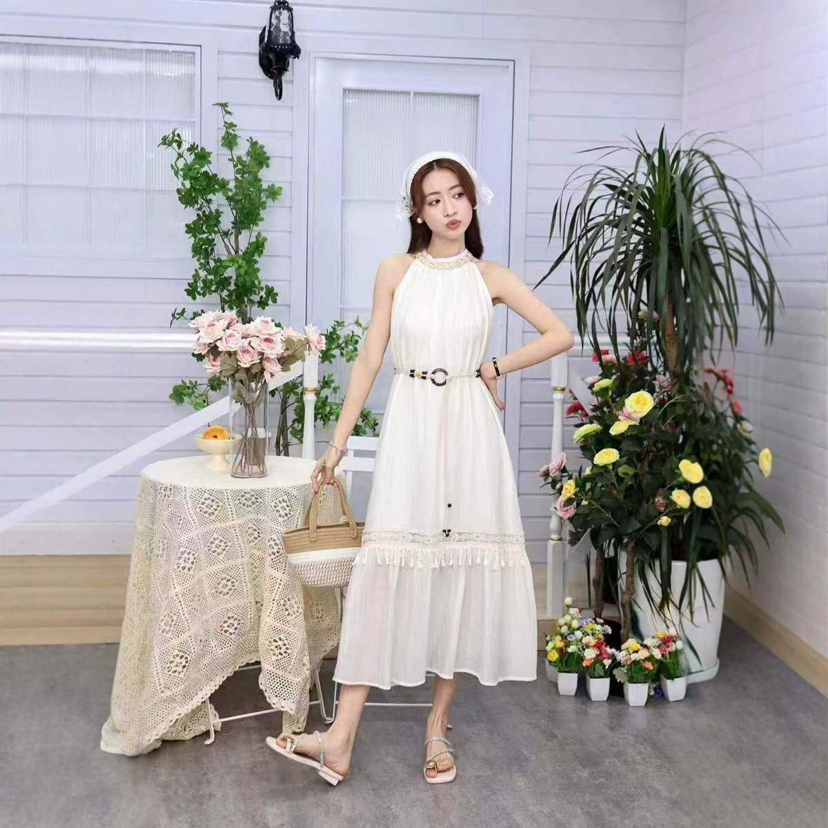 2026新款复古度假风钉珠挂脖连衣裙女夏季露肩带腰带中长裙高品质