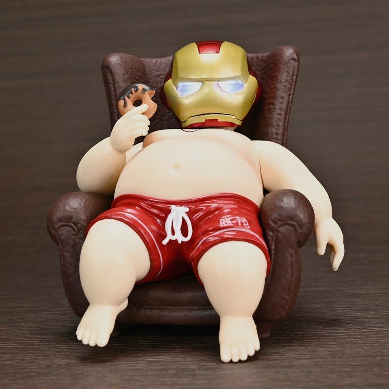 动漫汽车摆件钢铁侠手办模型车载中控台公仔车内装饰品男电脑桌面