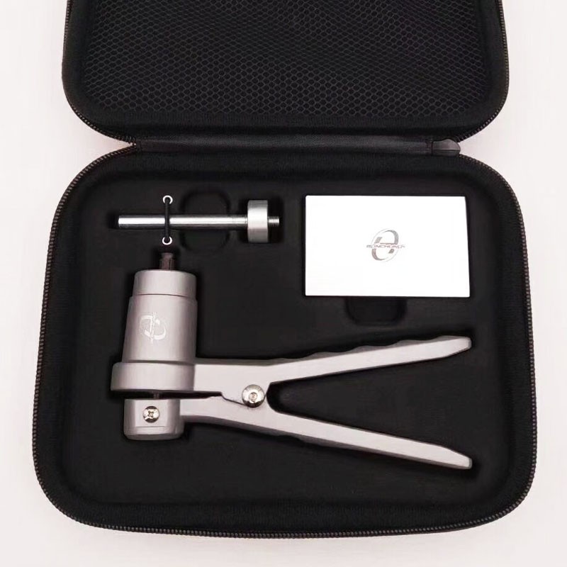 专业直排轮轴承拆卸工具 国产轮滑鞋取轴器卸除器黑色白色轴承拆