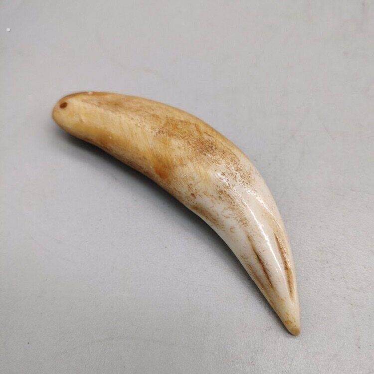仿虎牙吊坠骨粉压制牙挂件影视道具动物牙齿文玩