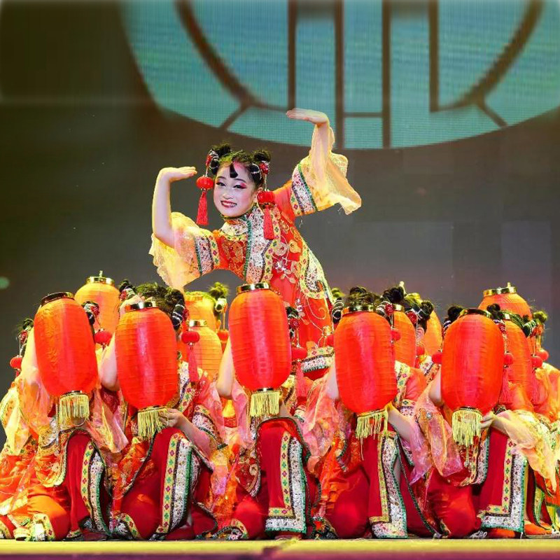 元旦大红灯笼演出服春晚喜庆中国娃娃民族服中国风开门红表演服装