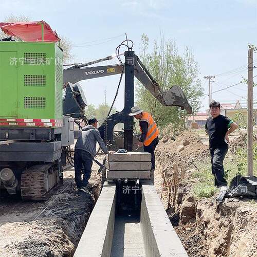 现浇水沟滑模机路沿石滑膜机农田水渠排水沟成型机u型梯形沟