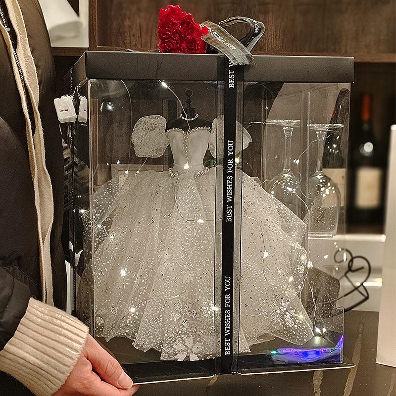 高档生日礼物送女朋友闺蜜小众高级感情人节婚礼装饰婚纱模型实用