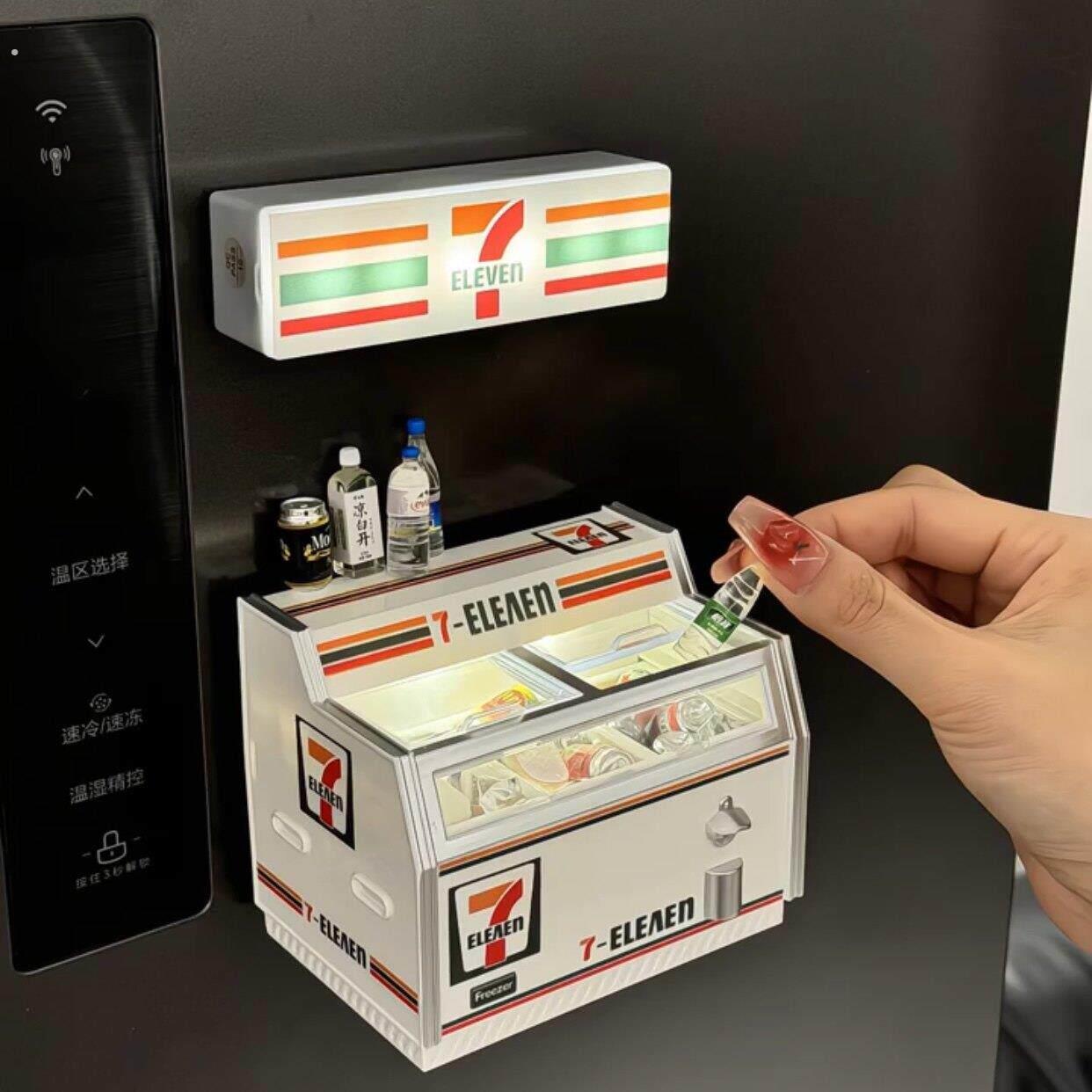 711冰柜冰箱贴便利店迷你微缩卧式冰箱模型创意磁吸发光装饰摆饰