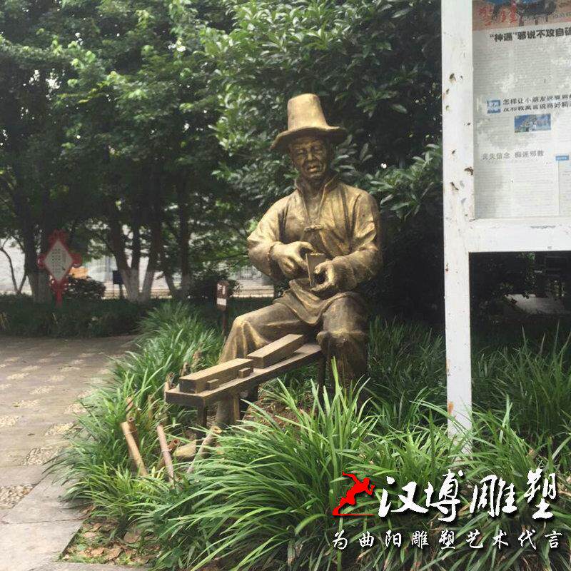 玻璃钢仿铜人物雕塑磨刀主题雕塑公园园林景观雕塑大型加工案例