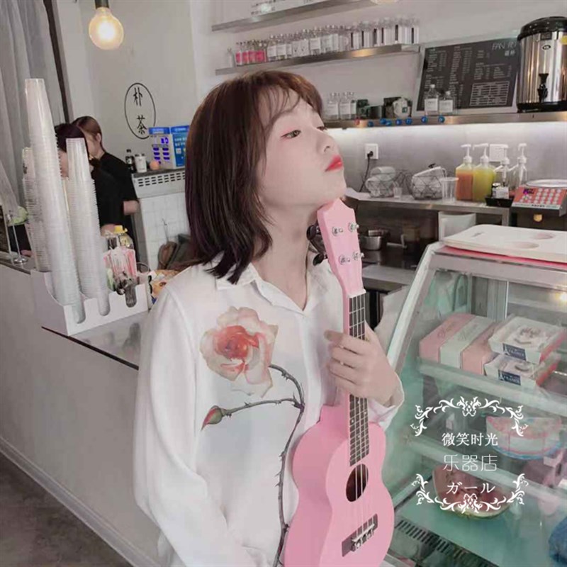 婴儿粉色樱花琴尤克里里乌克丽丽初学者入门女可弹小吉他摆饰包邮