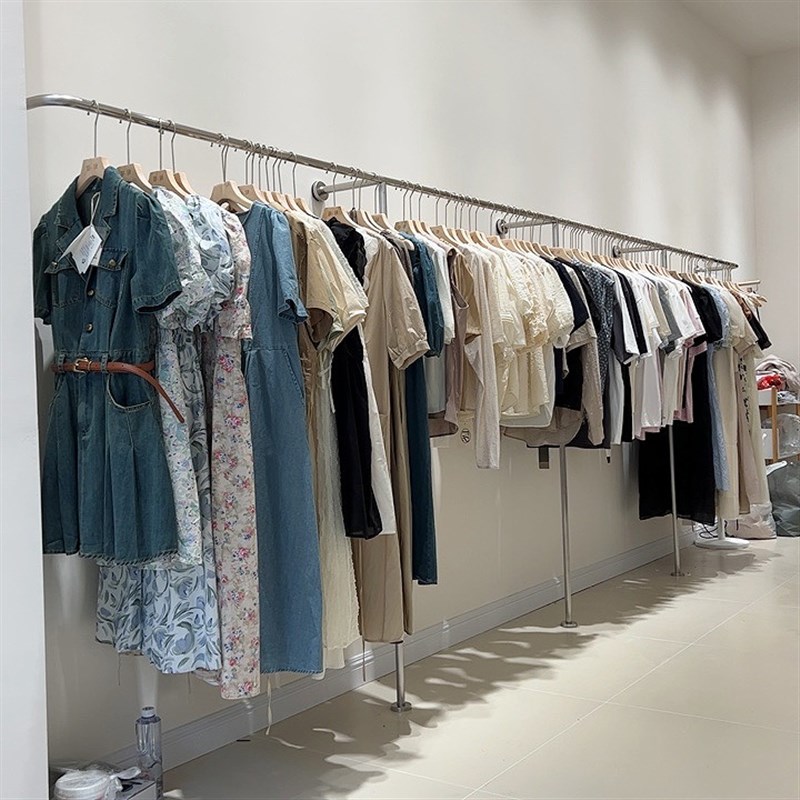 不锈钢服装店展示架上墙挂衣架女装店货架专用衣服架子挂衣杆墙壁