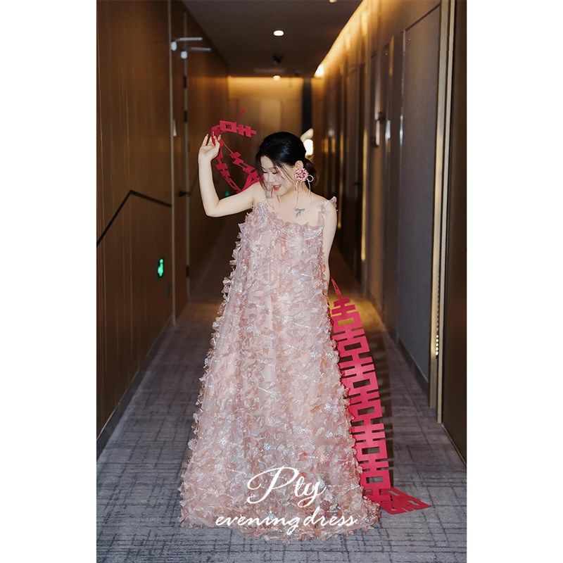 晨袍2024新款新娘高级感小众轻纱粉色订婚连衣裙孕妇敬酒服胖mm