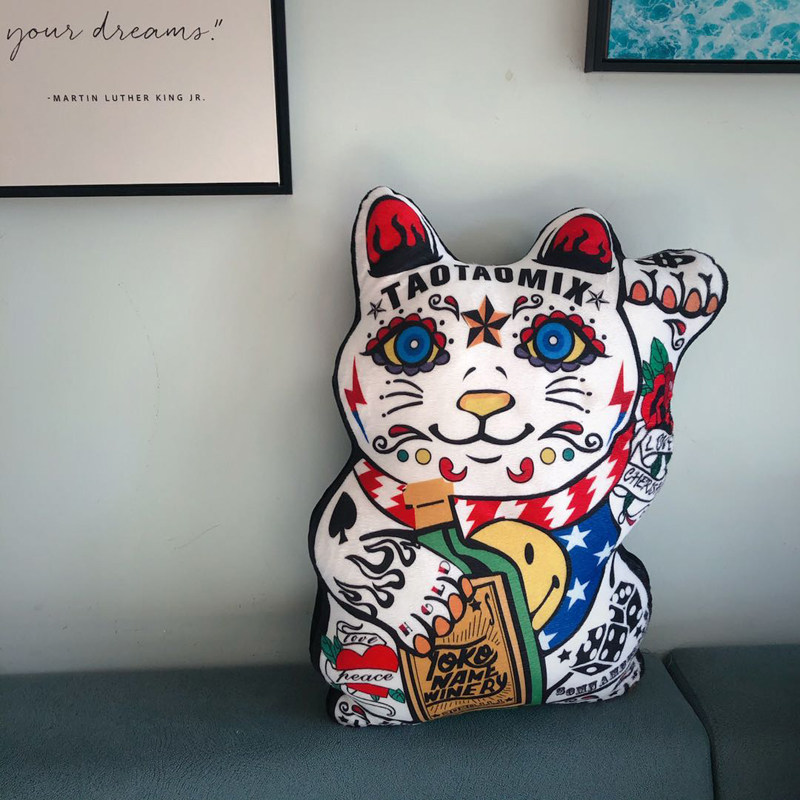 新款纹身招财猫个性礼物靠垫抱枕猫 招财猫护腰床头汽车靠枕