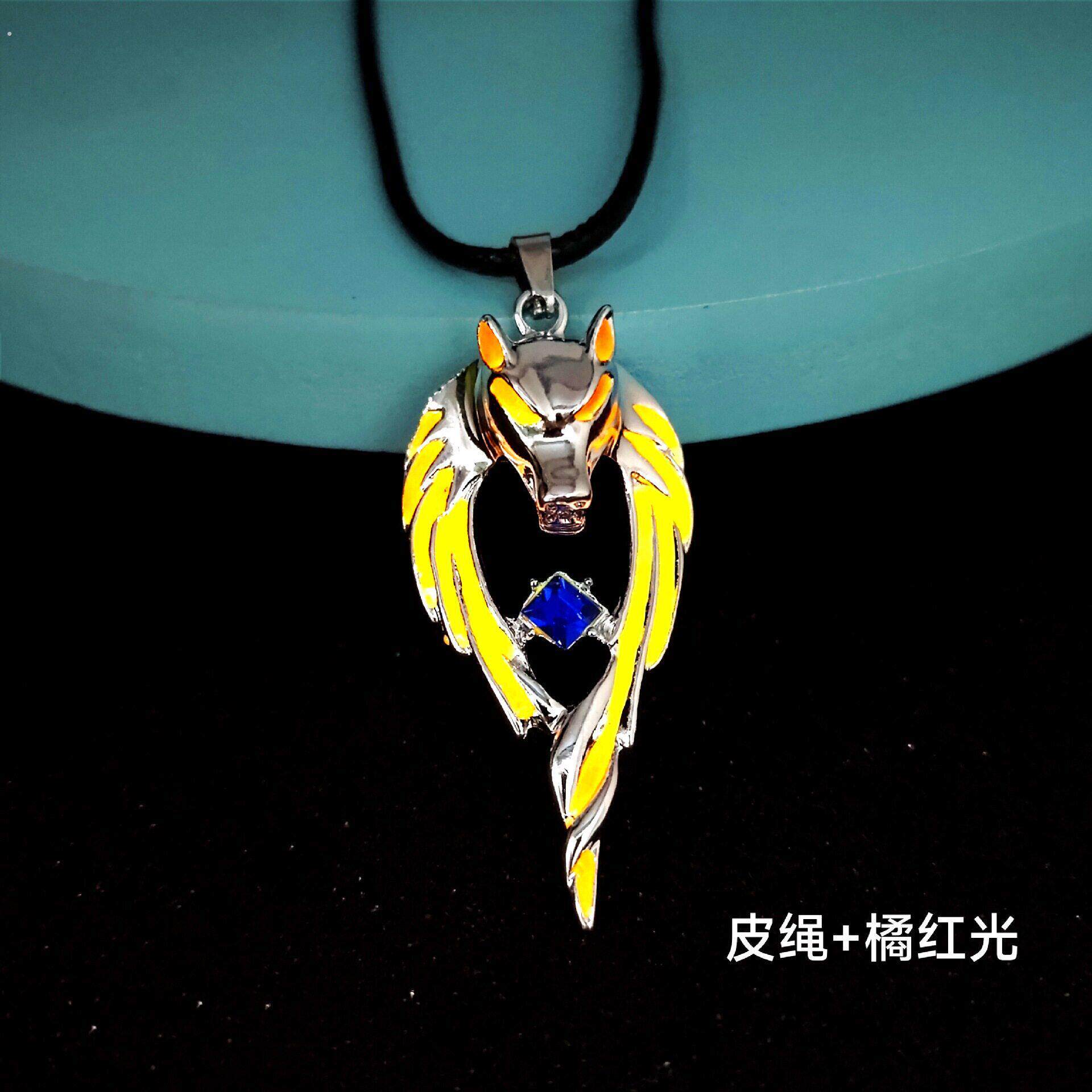 2025新款复古嘻哈街头潮男夜光狼图腾北境狼王发光吊坠男街舞配饰