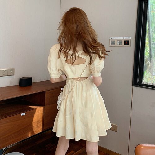 连衣裙女法式气质超仙泡泡袖露背短裙森系复古显瘦设计感小众裙子