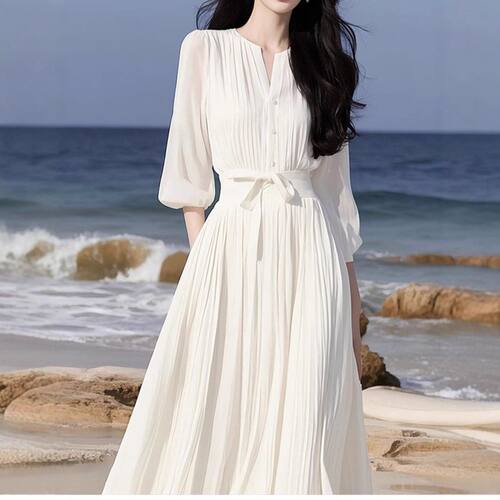 2026夏法式名媛气质女神范高级感压褶温柔风白色雪纺简约连衣裙子