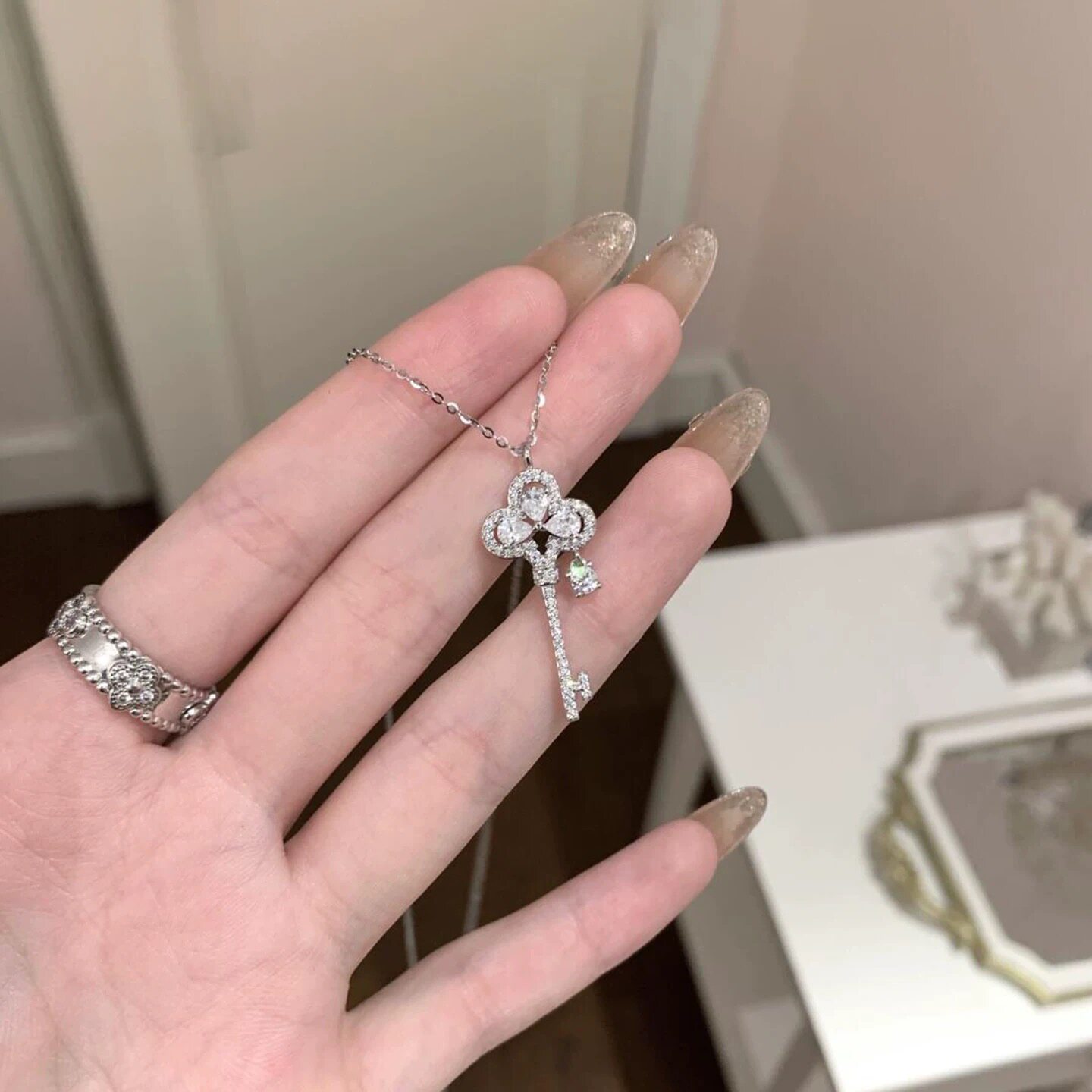 s925纯银四叶草皇冠钥匙星钻项链女小众设计高级感闺蜜生日礼物
