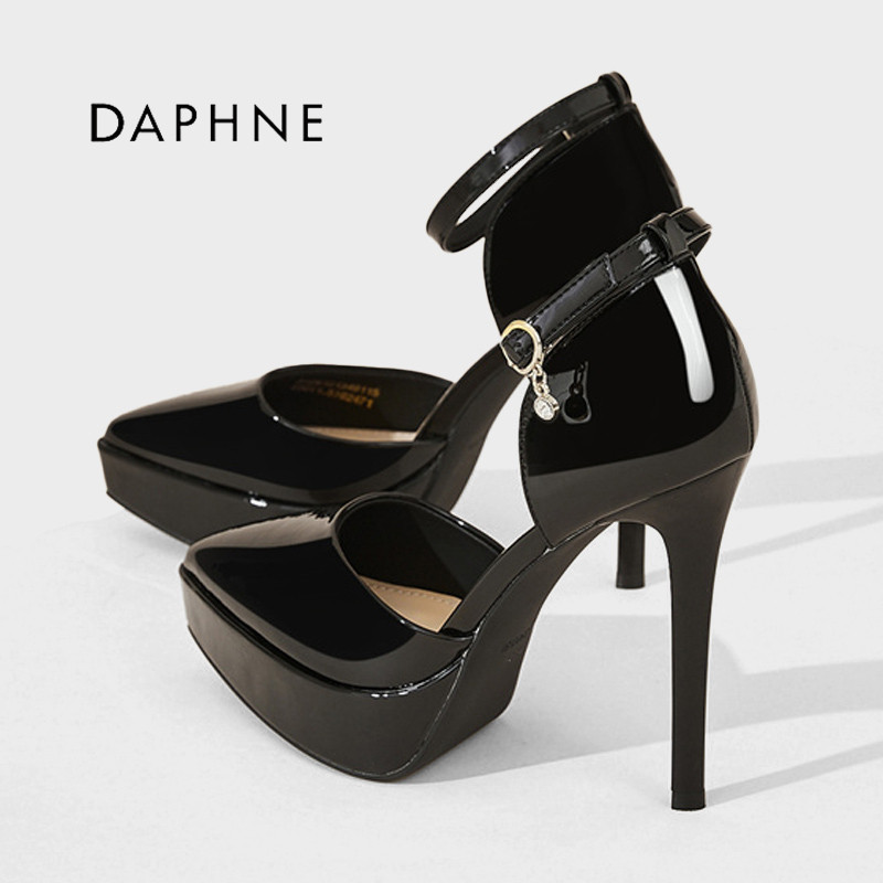 Daphne/达芙妮一字扣带高跟鞋女2026夏季款时尚百搭尖头细跟凉鞋P