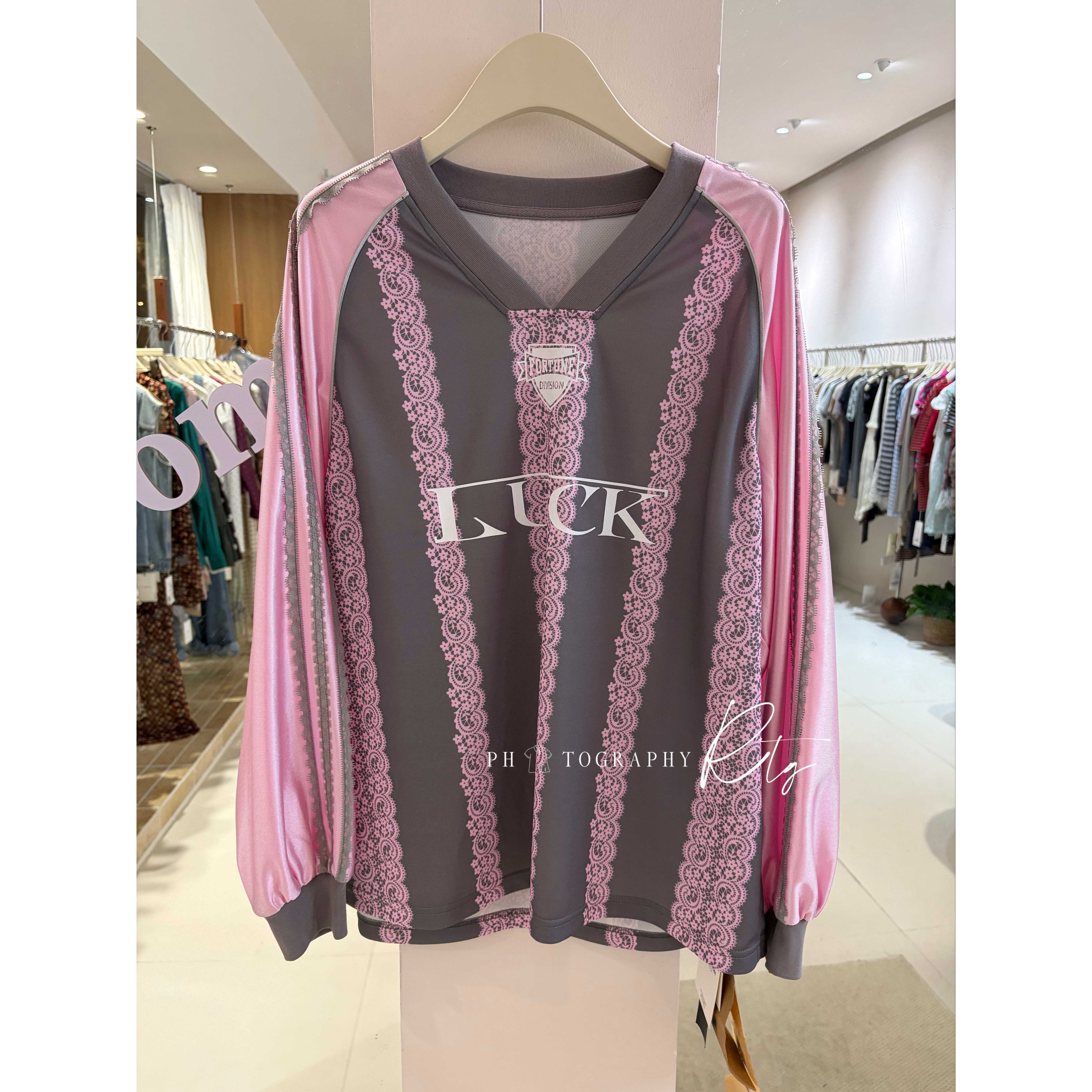 新款小众设计师款原单正品时尚气质高端蕾丝杠条球衣风格长袖上衣