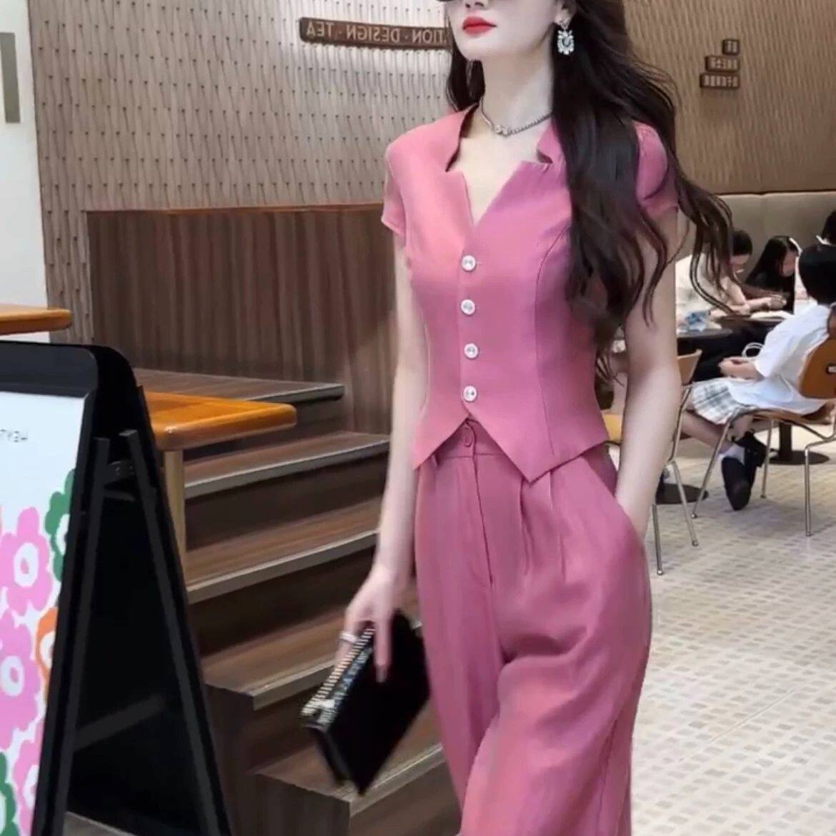 网红爆款时尚套装女2026夏季新款名媛风粉色显瘦V领上衣+阔腿裤潮