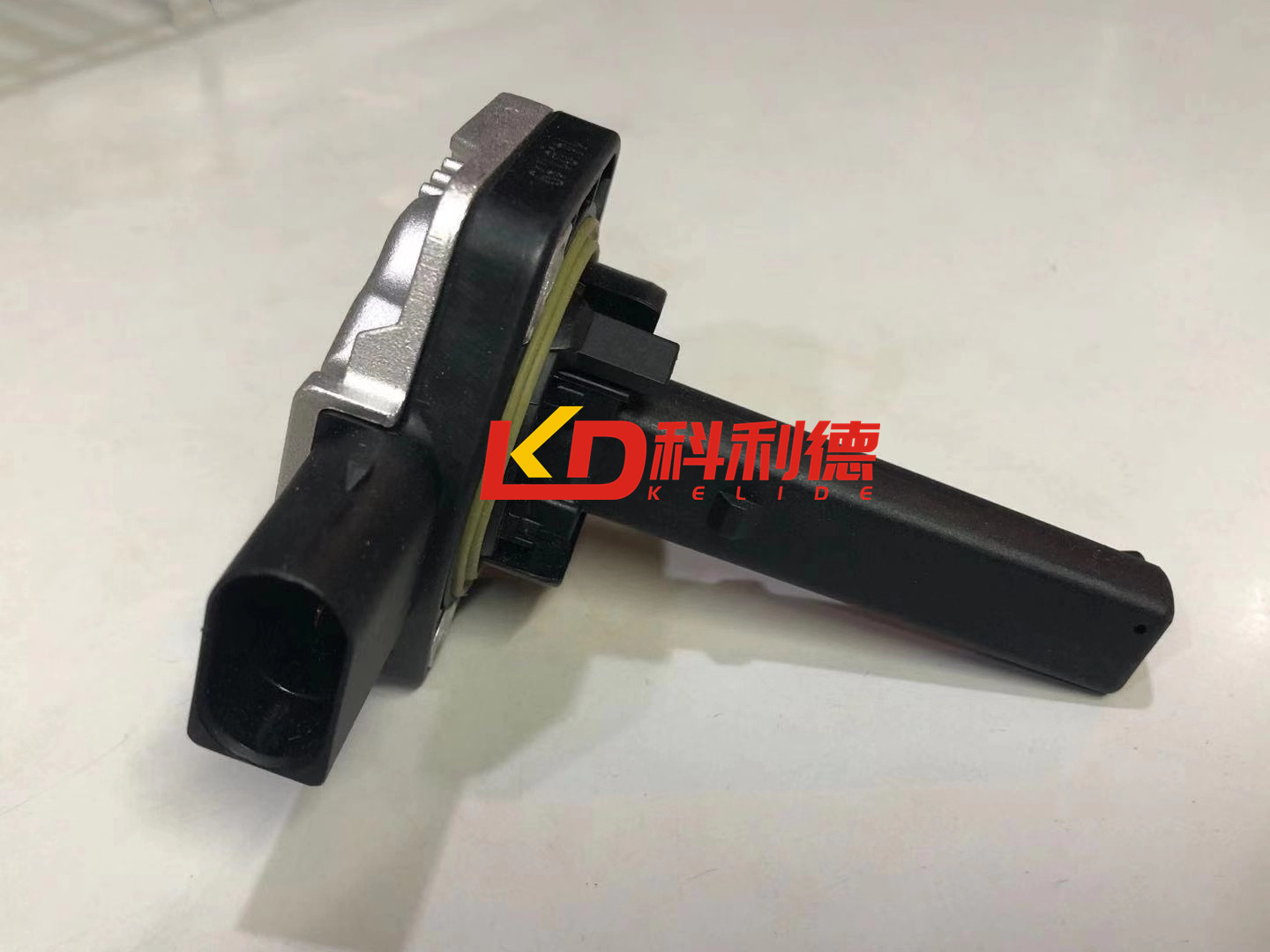 适用宝马E87 E46 E90 E92 E93 X1 E84油底壳传感器320机油感应器