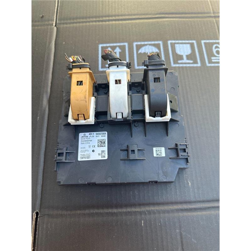 大众帕萨特车身电脑BCM，型号5K0937086K，原厂生产