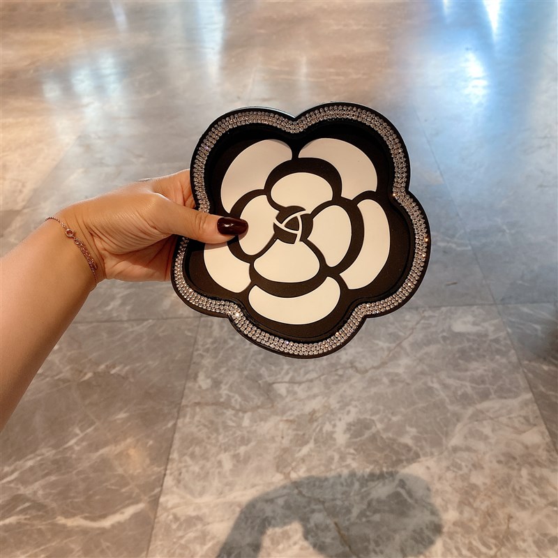 汽车饰品摆件防滑垫耐高温防晒车用仪表台轻奢镶钻置物垫精致礼品