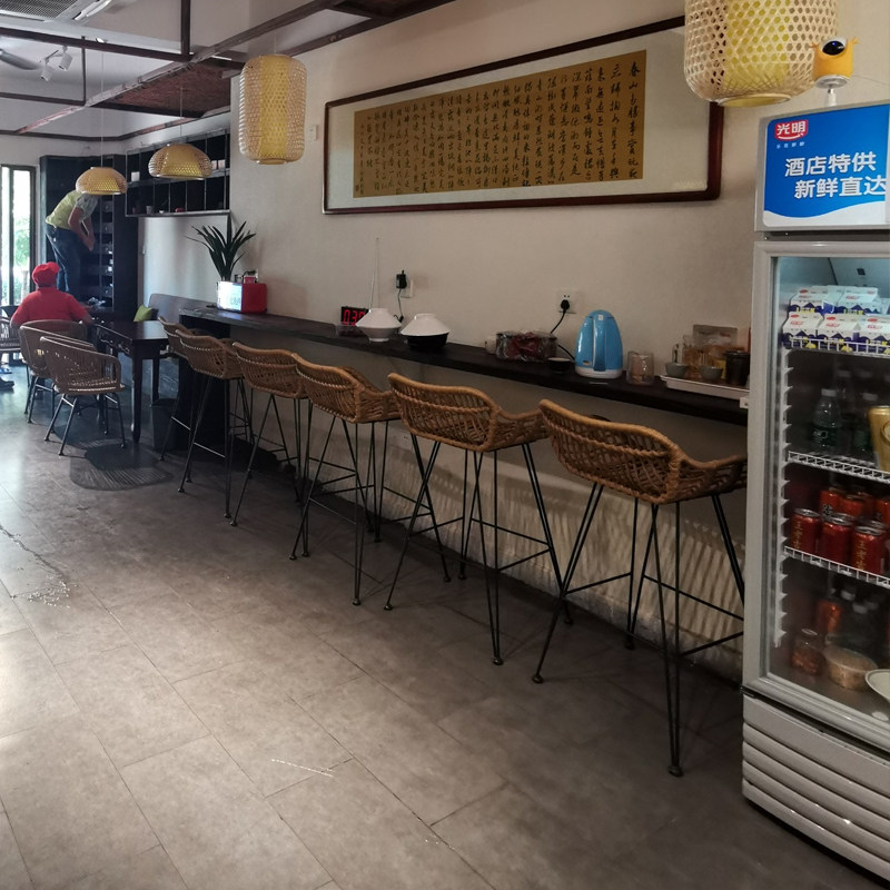 北欧藤编吧台椅铁艺酒吧椅简约高脚凳子休闲藤椅桌椅五件套组合