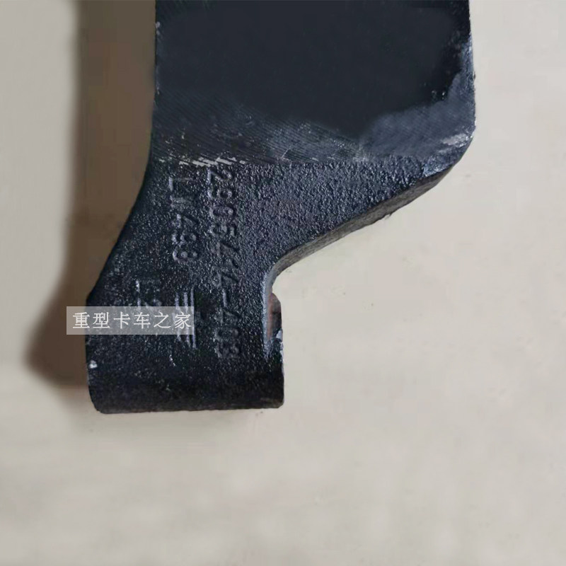 适用解放J6前轮钢板底座 垫块 J6P前桥减震器下支架 钢板垫板支座