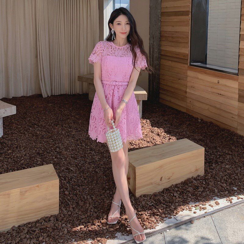 女装2024新款樱花粉色蕾丝短袖圆领高级感气质连衣裙漂亮收腰裙子