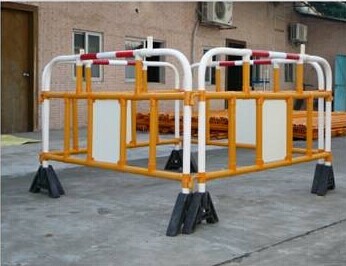 PVC活动塑料护栏交通移动护栏铁马围栏道路隔离护栏施工护栏