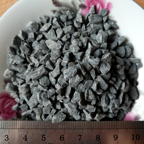 砾石庭院园林石子黑灰色日式枯山水玄武岩碎石子瓜子片景观铺路面