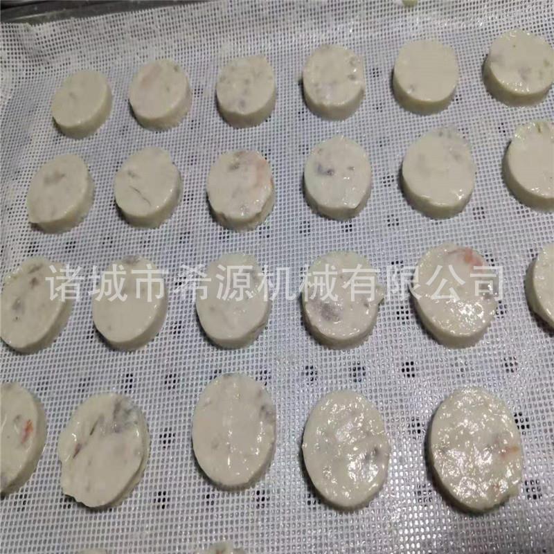 2020年 裹浆魔芋饼上屑机 南瓜饼挂糠设备 鸡柳棒挂面包糠视频